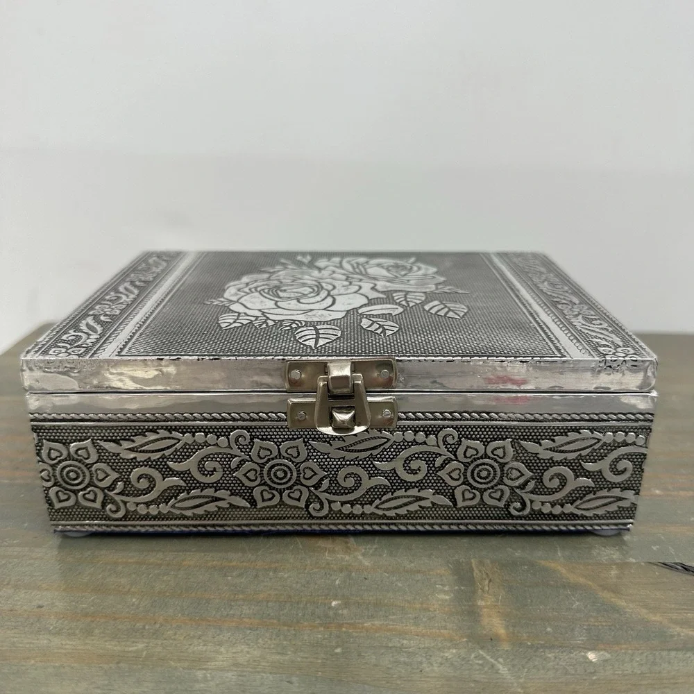 Vintage Silver Tone Hand Embossed Metal Jewelry Box Velvet Lined Rose Floral 7